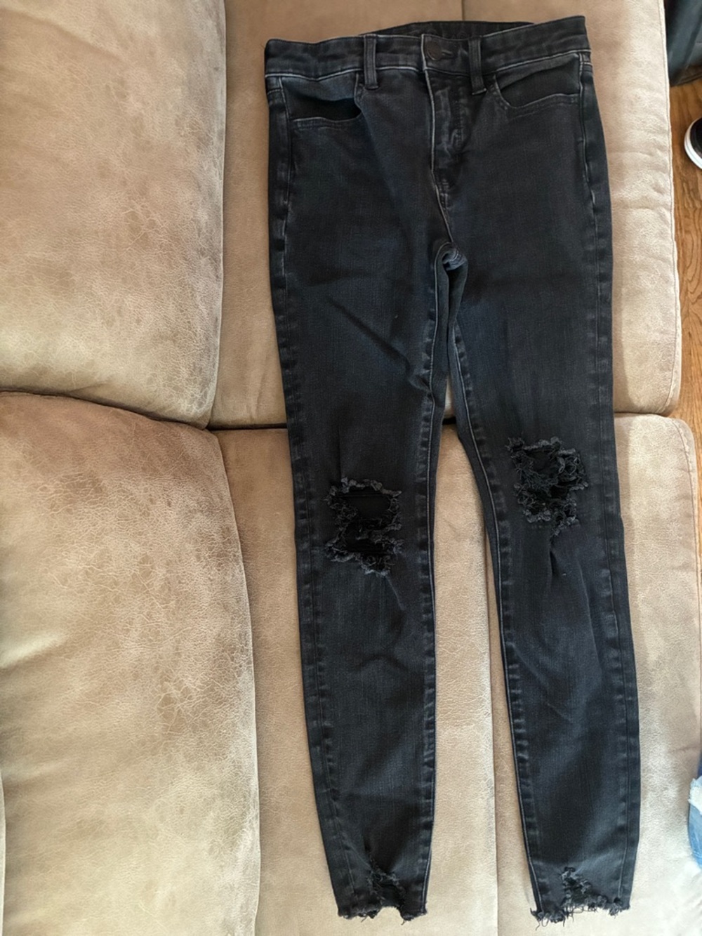 American Eagle women’s Black Distressed Skinny Jeans Hi rise jegging 6 long